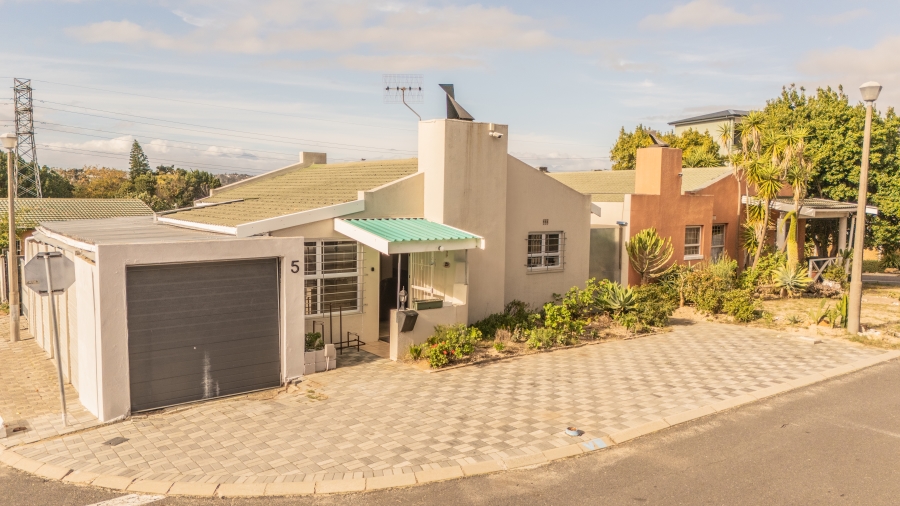 2 Bedroom Property for Sale in Oakglen Western Cape